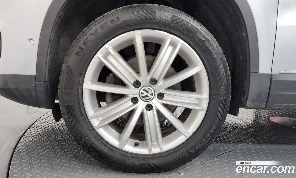 Volkswagen Tiguan 2013 2.0 автомат (гидро), фото 5