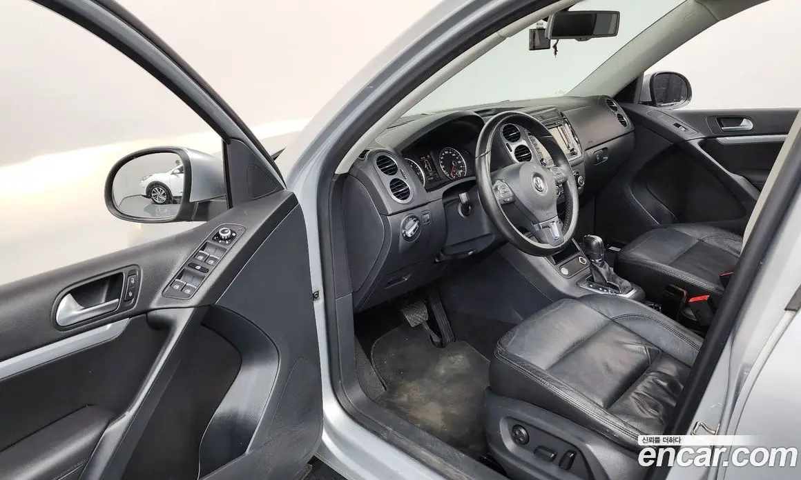 Volkswagen Tiguan 2013 2.0 автомат (гидро), фото 10