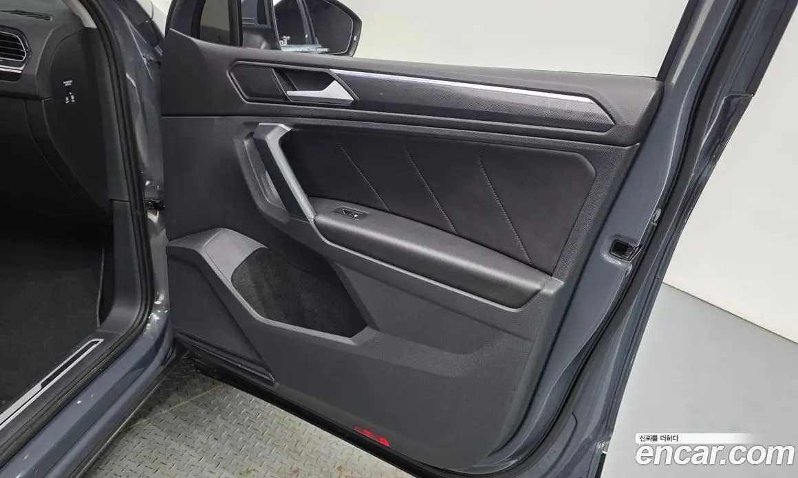 Volkswagen Tiguan 2021 2.0 автомат (гидро), фото 25