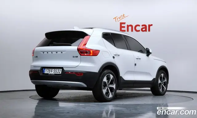 Volvo XC40 2023 2.0 автомат (гидро), миниатюра 2