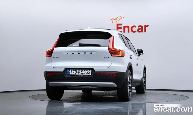 Volvo XC40 2023 2.0 автомат (гидро), миниатюра 4