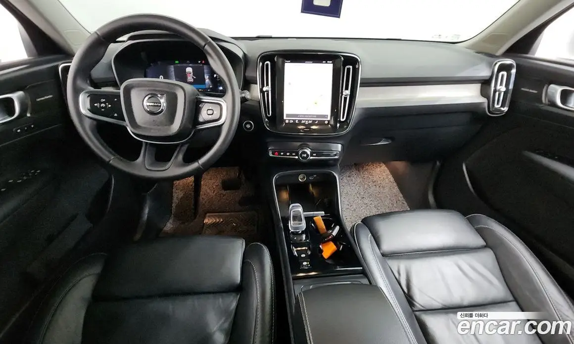 Volvo XC40 2023 2.0 автомат (гидро), фото 7