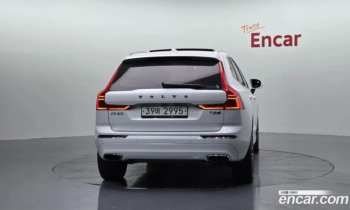 Volvo XC60 2019 2.0 автомат (гидро), фото 4