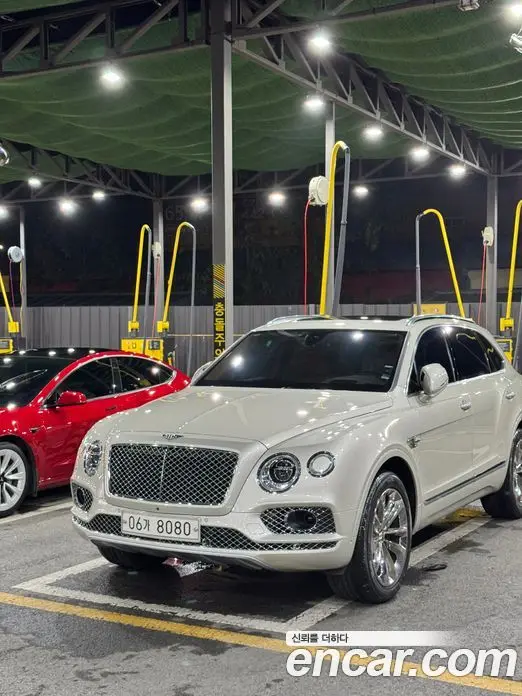 Bentley Bentayga 2017 6.0 автомат (гидро), фото 1 Bentley Bentayga 2017 6.0 автомат (гидро), фото 1