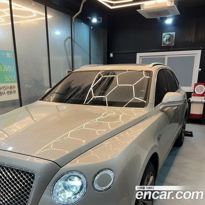 Bentley Bentayga 2017 6.0 автомат (гидро), фото 2 Bentley Bentayga 2017 6.0 автомат (гидро), фото 2