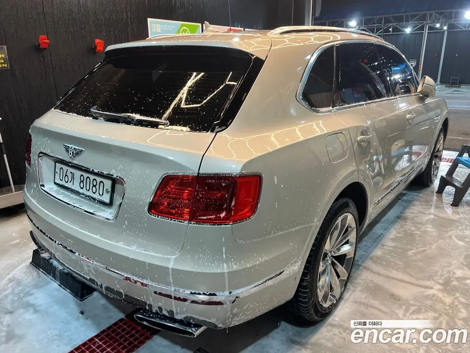 Bentley Bentayga 2017 6.0 автомат (гидро), фото 4 Bentley Bentayga 2017 6.0 автомат (гидро), фото 4