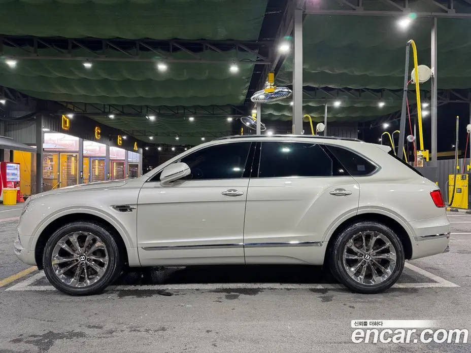 Bentley Bentayga 2017 6.0 автомат (гидро), фото 5 Bentley Bentayga 2017 6.0 автомат (гидро), фото 5