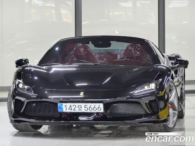 Ferrari F8, 2021, 1 900 км