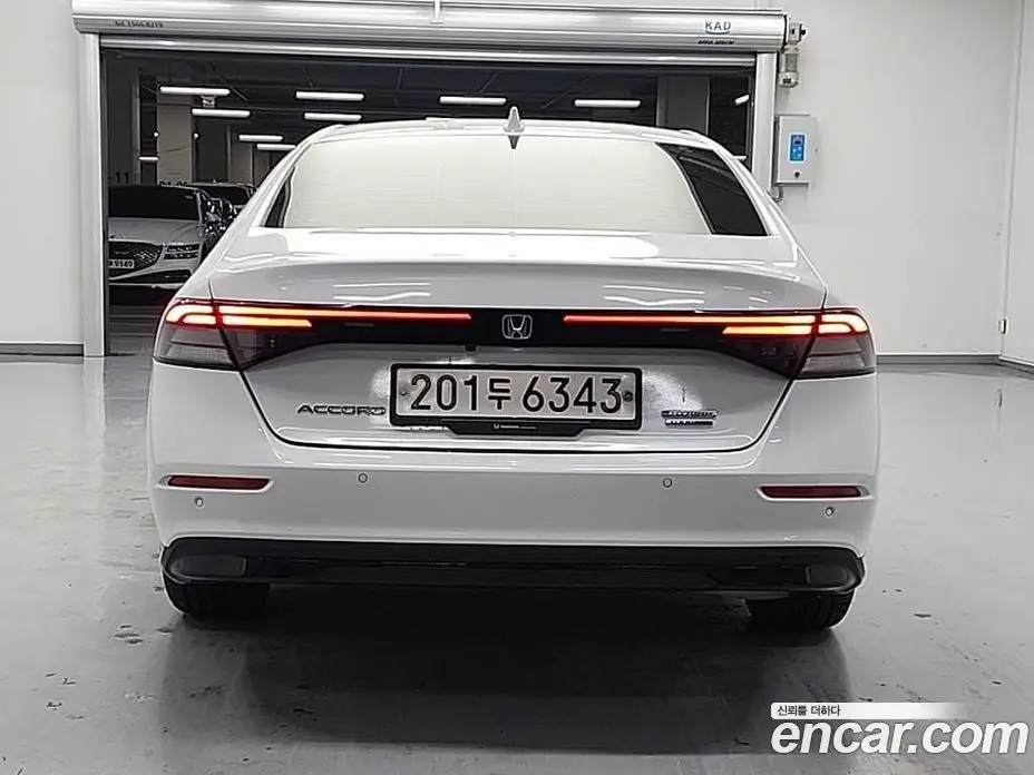 Honda Accord 2023 2.0 автомат (гидро), фото 3