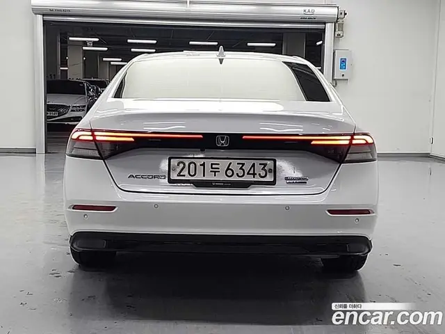 Honda Accord 2023 2.0 автомат (гидро), миниатюра 3