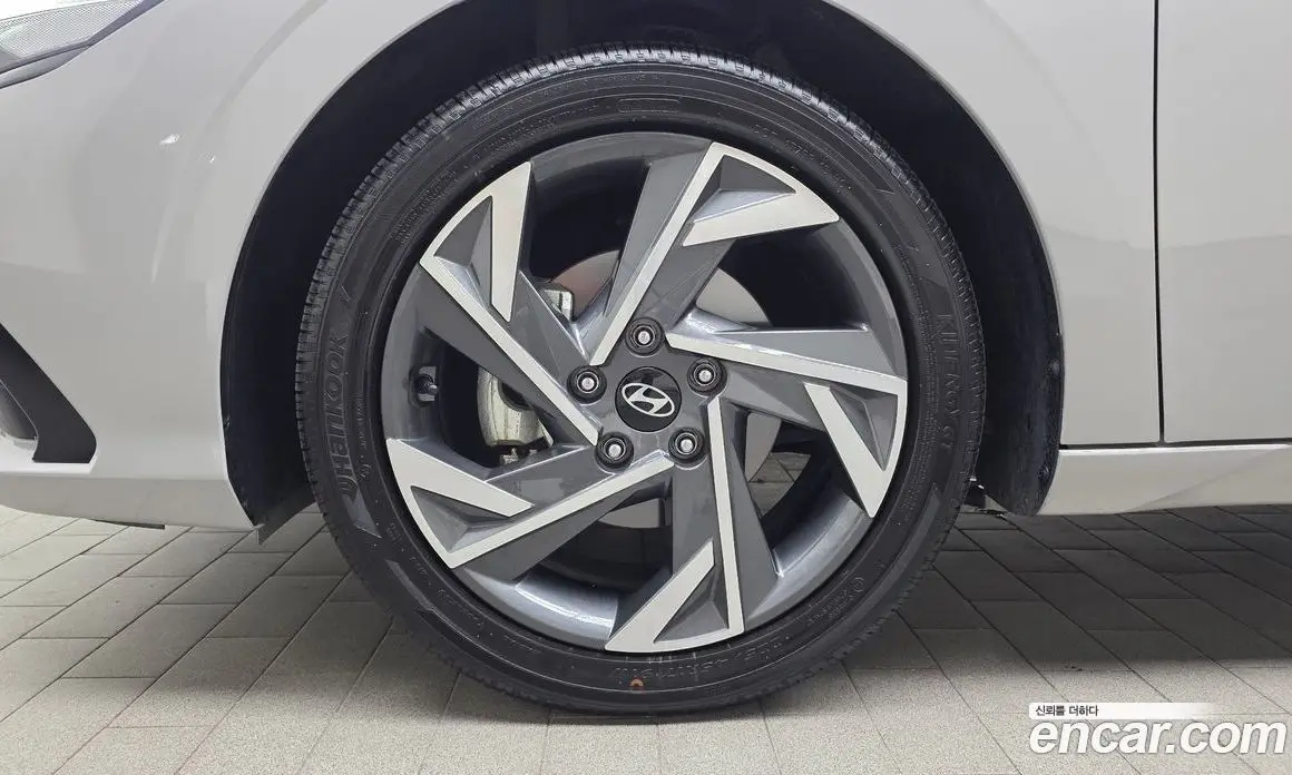 Hyundai Avante 2023 1.6 автомат (гидро), фото 5