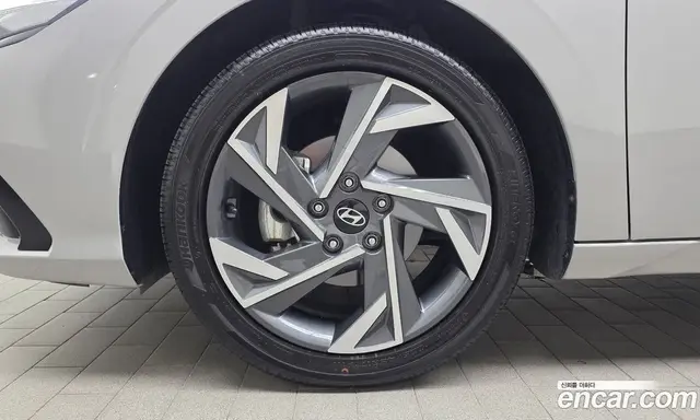 Hyundai Avante 2023 1.6 автомат (гидро), миниатюра 5