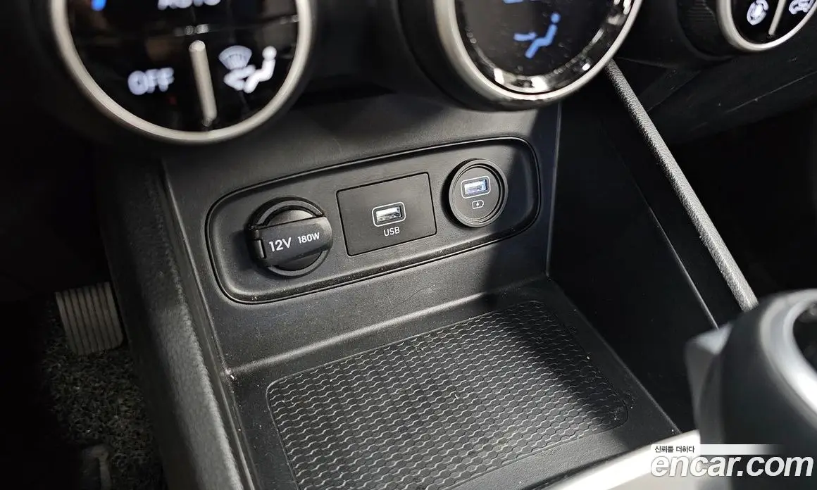 Hyundai Venue 2019 1.6 автомат (гидро), фото 18