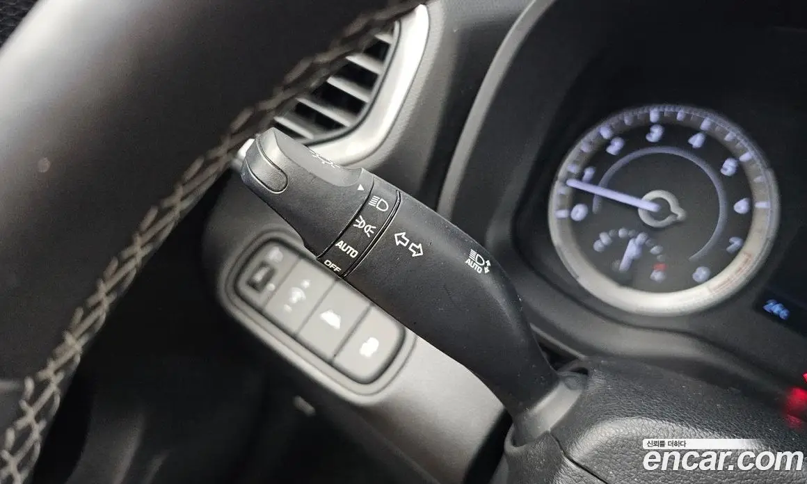 Hyundai Venue 2019 1.6 автомат (гидро), фото 19