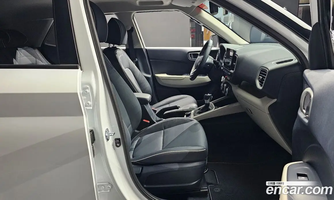 Hyundai Venue 2025 1.6 автомат (гидро), фото 17