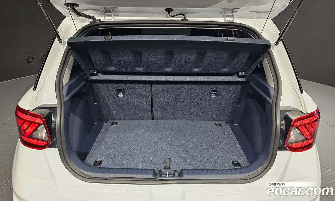 Hyundai Venue 2025 1.6 автомат (гидро), фото 26
