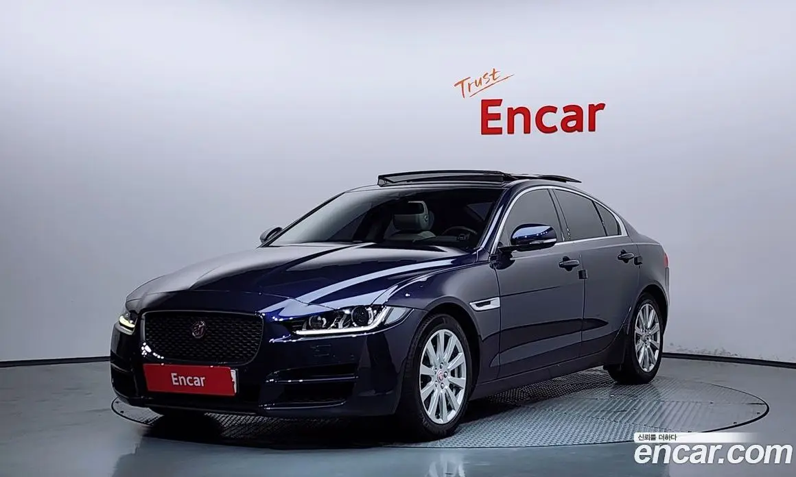 Jaguar XE 2015 2.0 автомат (гидро), фото 1 Jaguar XE 2015 2.0 автомат (гидро), фото 1