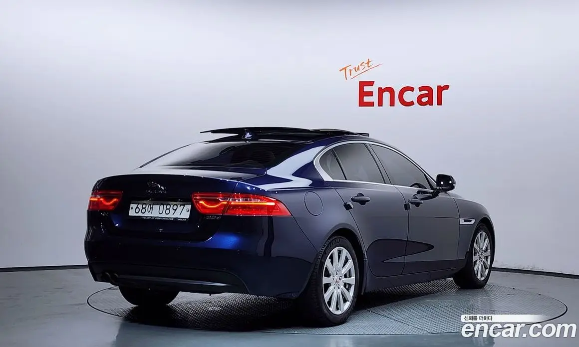 Jaguar XE 2015 2.0 автомат (гидро), фото 2 Jaguar XE 2015 2.0 автомат (гидро), фото 2