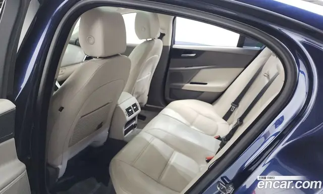 Jaguar XE 2015 2.0 автомат (гидро), миниатюра 11 Jaguar XE 2015 2.0 автомат (гидро), миниатюра 11