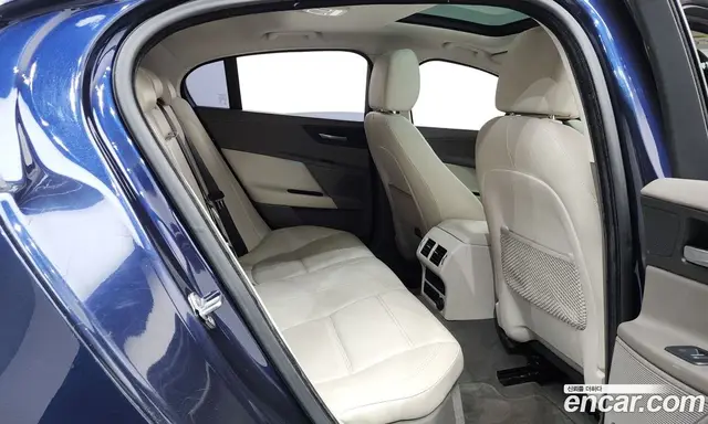 Jaguar XE 2015 2.0 автомат (гидро), миниатюра 12