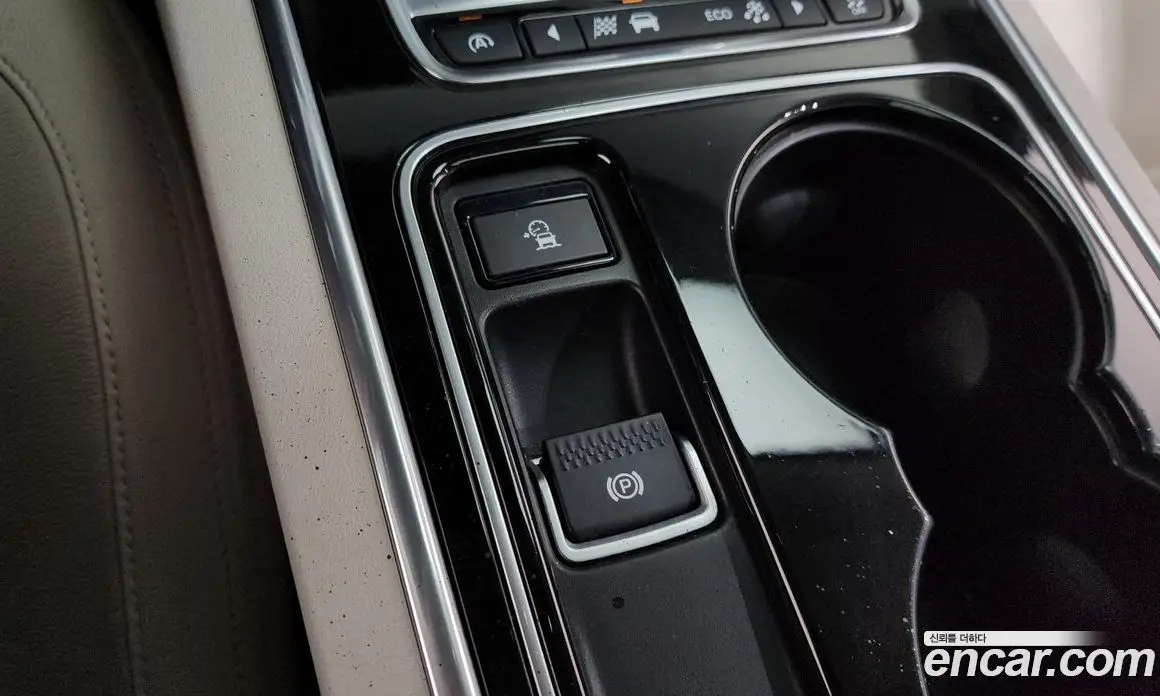 Jaguar XE 2015 2.0 автомат (гидро), фото 20 Jaguar XE 2015 2.0 автомат (гидро), фото 20