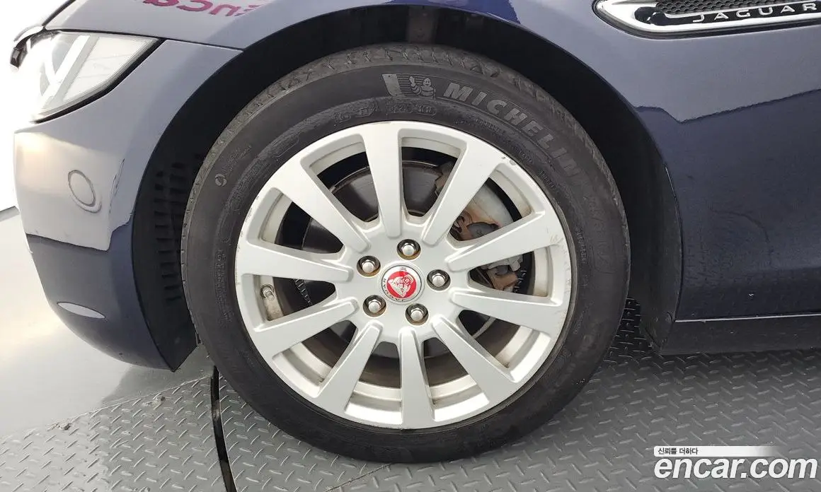 Jaguar XE 2015 2.0 автомат (гидро), фото 5 Jaguar XE 2015 2.0 автомат (гидро), фото 5