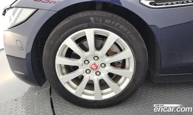 Jaguar XE 2015 2.0 автомат (гидро), миниатюра 5 Jaguar XE 2015 2.0 автомат (гидро), миниатюра 5