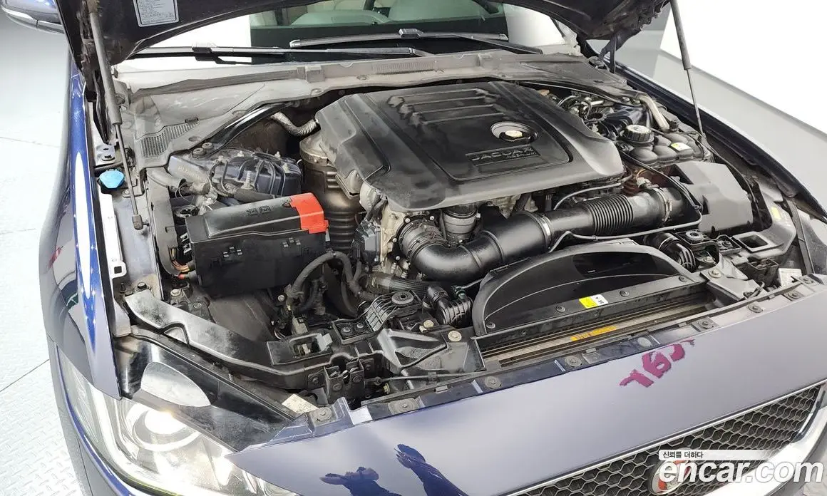 Jaguar XE 2015 2.0 автомат (гидро), фото 6 Jaguar XE 2015 2.0 автомат (гидро), фото 6