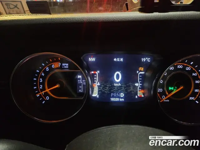Jeep Wrangler 2019 2.0 автомат (гидро), миниатюра 5