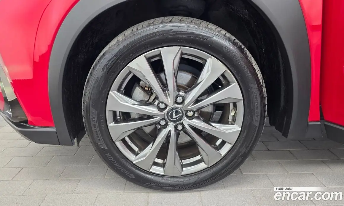 Lexus UX 2020 2.0 автомат (гидро), фото 5 Lexus UX 2020 2.0 автомат (гидро), фото 5