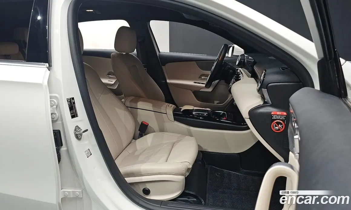 Mercedes-Benz A-Class 2022 2.0 гидро, фото 13
