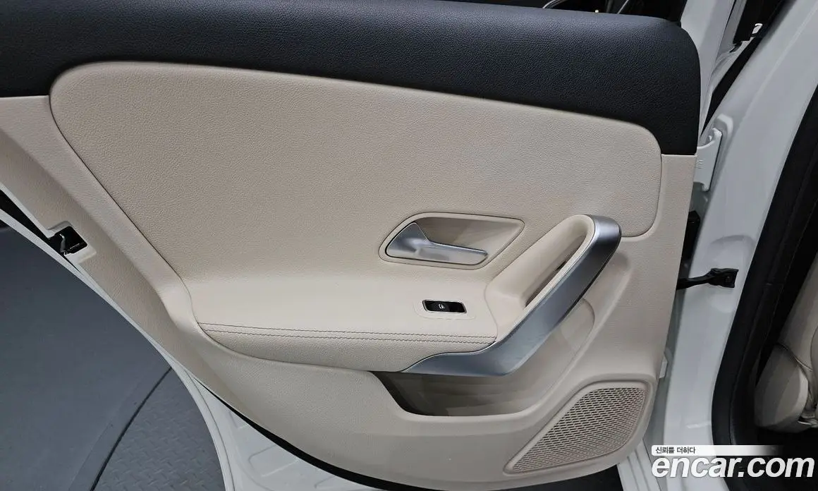 Mercedes-Benz A-Class 2022 2.0 гидро, фото 15
