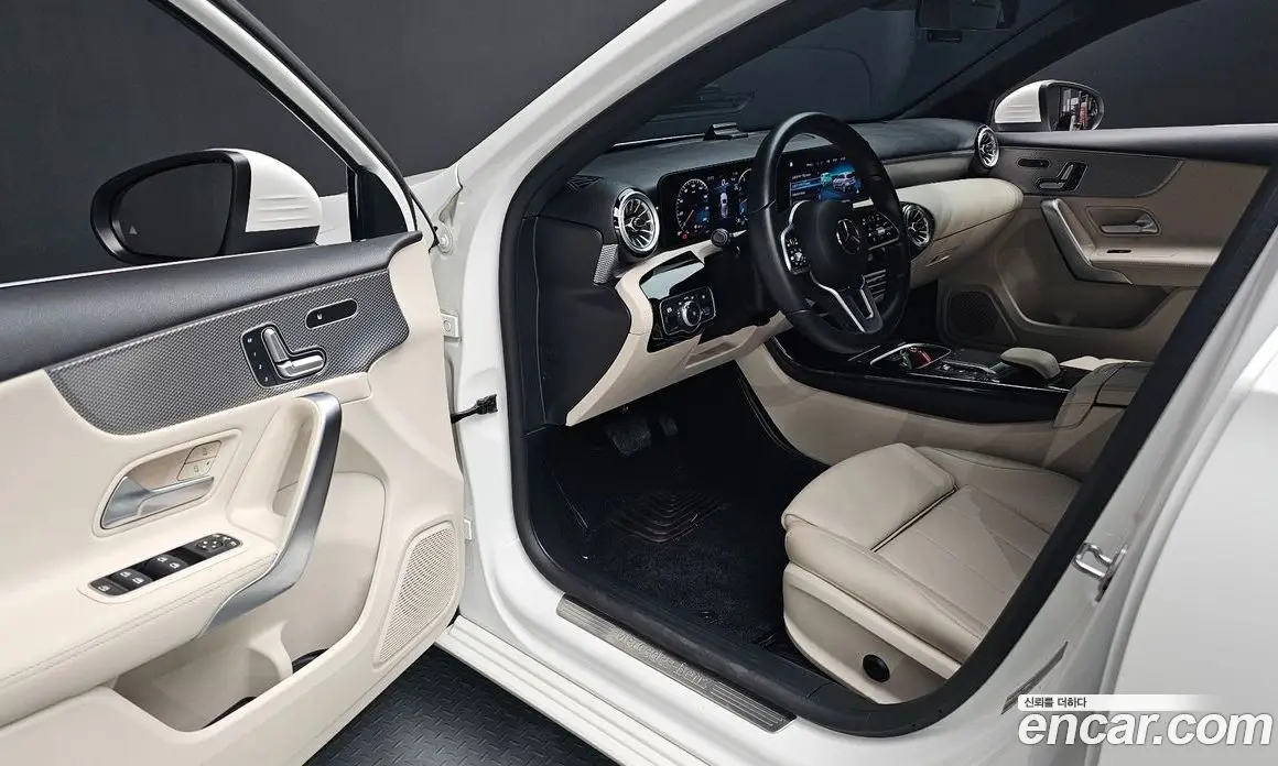 Mercedes-Benz A-Class 2022 2.0 гидро, фото 17