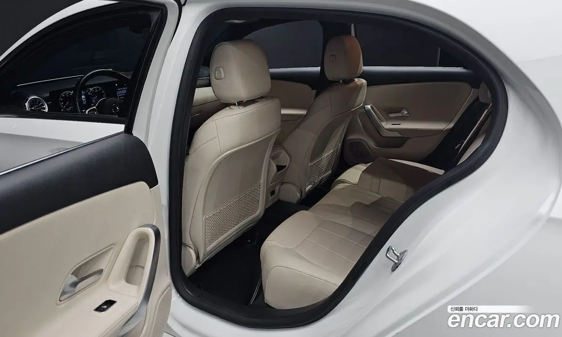 Mercedes-Benz A-Class 2022 2.0 гидро, фото 18