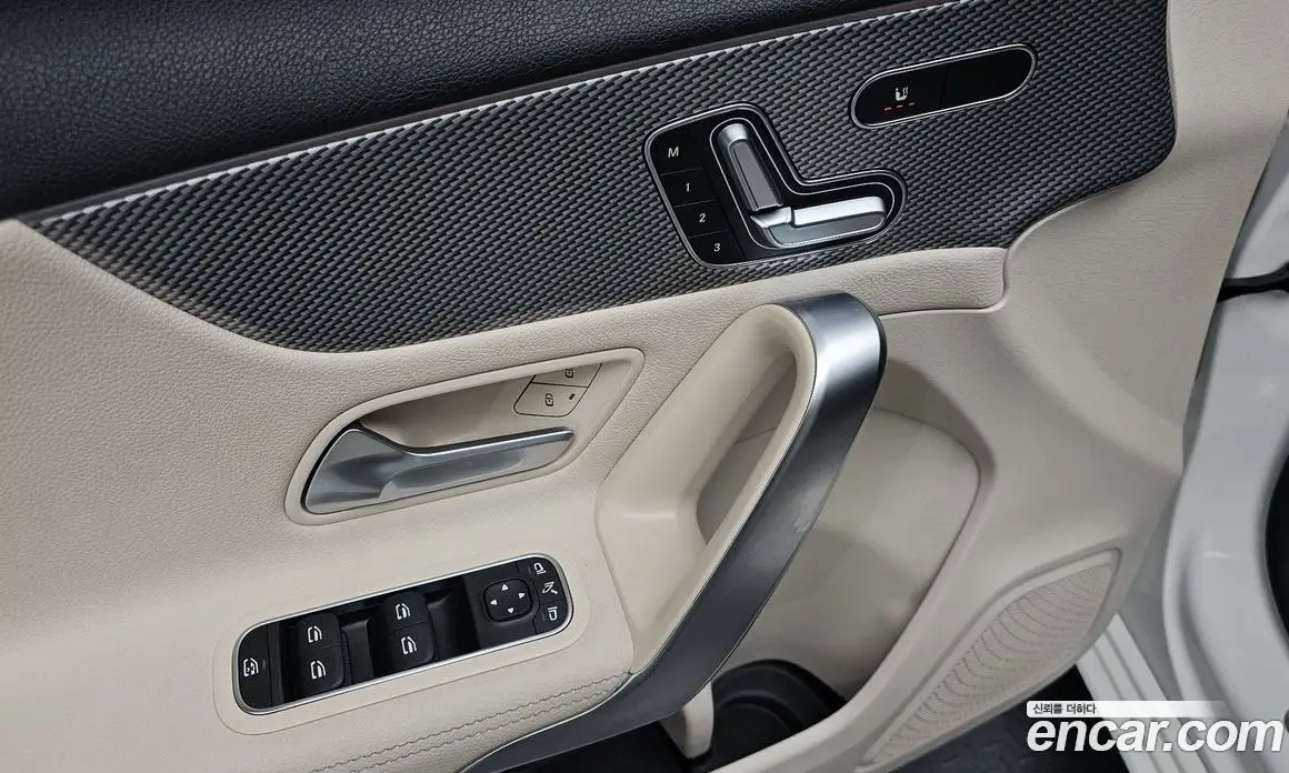 Mercedes-Benz A-Class 2022 2.0 гидро, фото 24