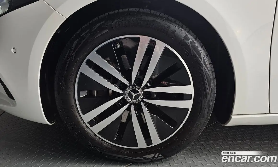 Mercedes-Benz A-Class 2022 2.0 гидро, фото 5