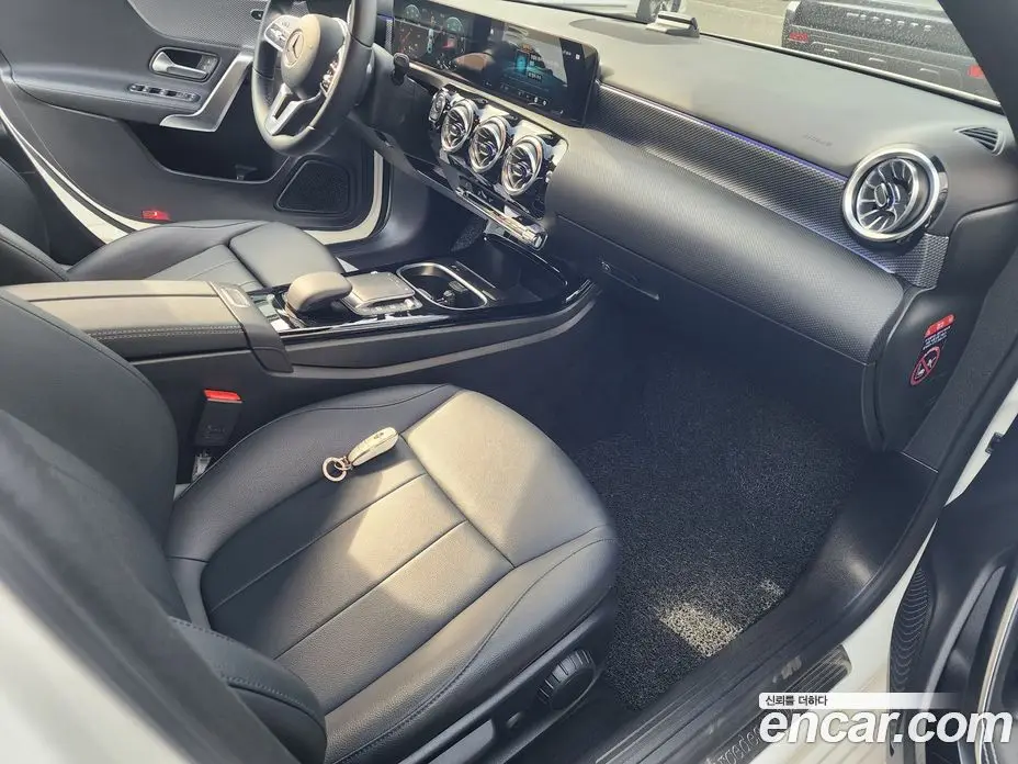 Mercedes-Benz A-Class 2022 2.0 гидро, фото 3