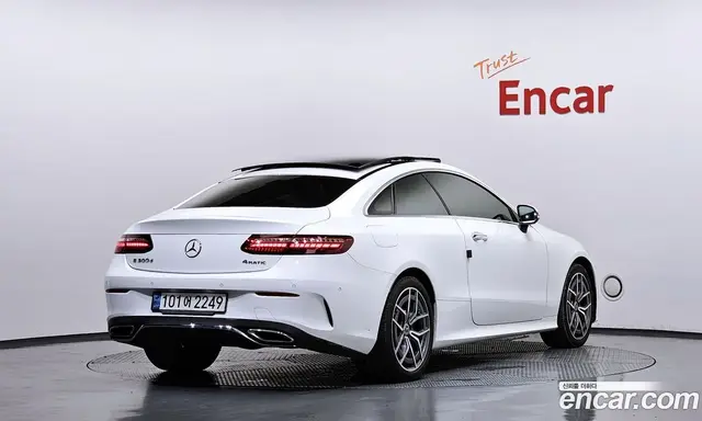 Mercedes-Benz E-Class 2022 2.0 автомат (гидро), миниатюра 2