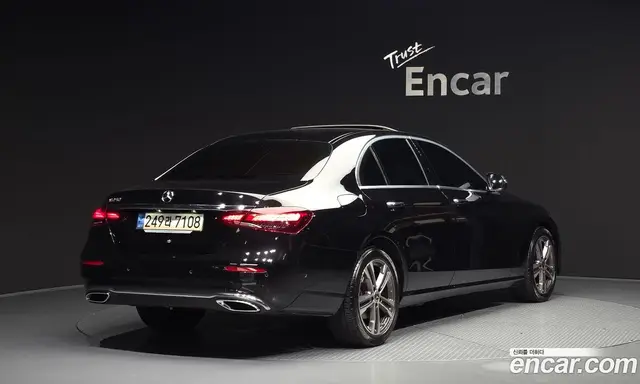 Mercedes-Benz E-Class 2023 2.0 автомат (гидро), миниатюра 2