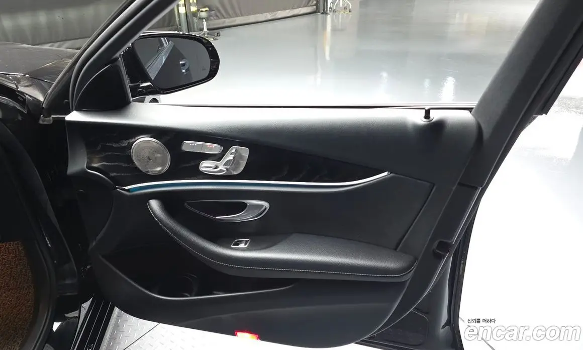 Mercedes-Benz E-Class 2023 2.0 автомат (гидро), фото 14