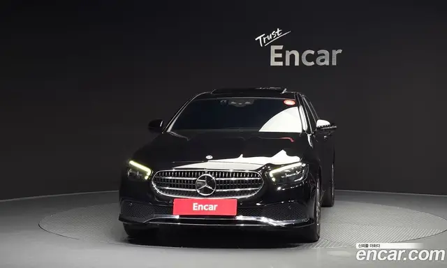 Mercedes-Benz E-Class 2023 2.0 автомат (гидро), миниатюра 3
