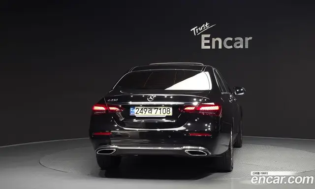 Mercedes-Benz E-Class 2023 2.0 автомат (гидро), миниатюра 4