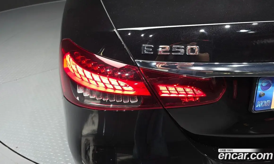 Mercedes-Benz E-Class 2023 2.0 автомат (гидро), фото 9
