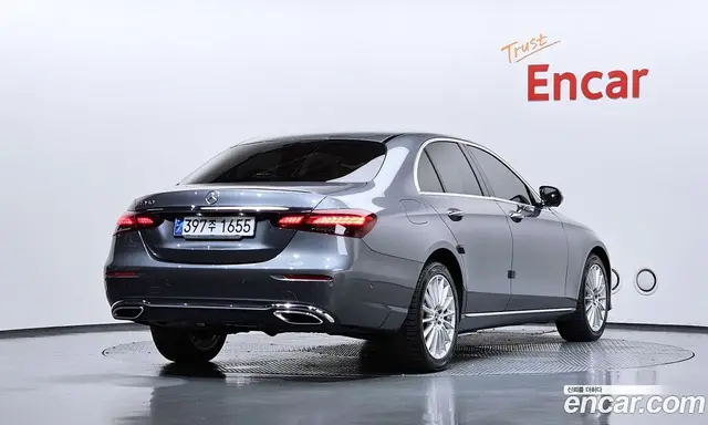 Mercedes-Benz E-Class 2023 2.0 автомат (гидро), миниатюра 2