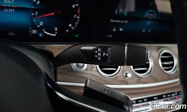 Mercedes-Benz E-Class 2023 2.0 автомат (гидро), миниатюра 12