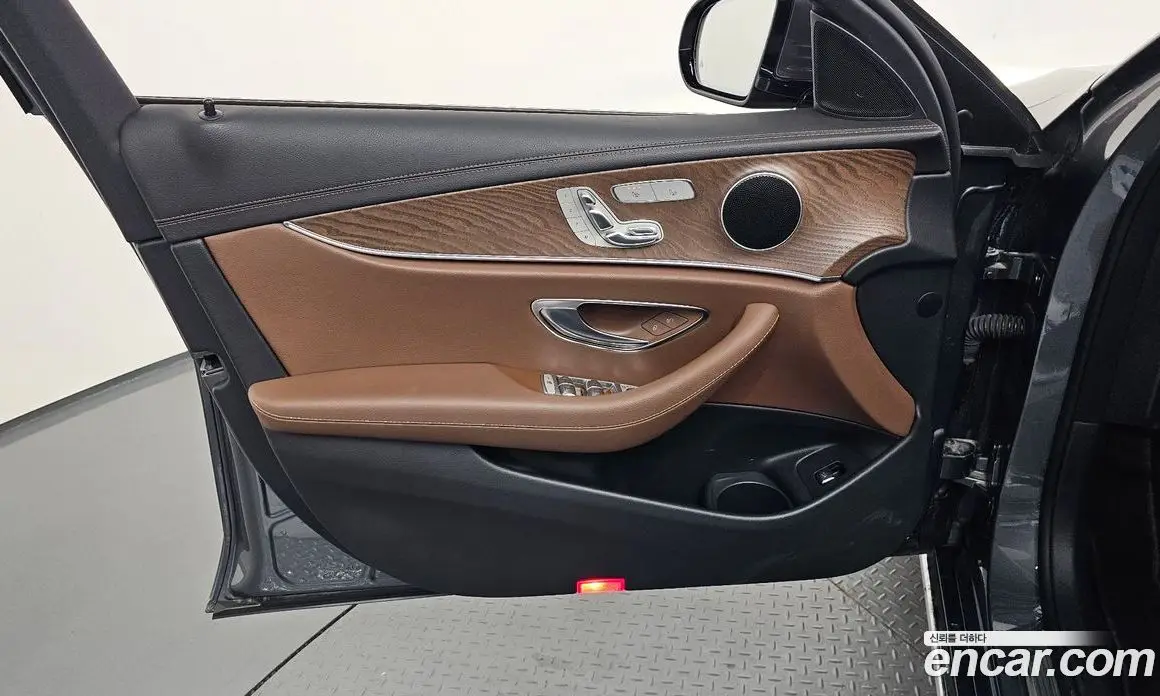 Mercedes-Benz E-Class 2023 2.0 автомат (гидро), фото 14