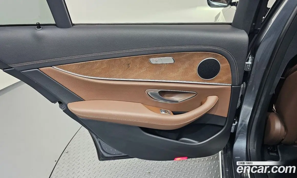 Mercedes-Benz E-Class 2023 2.0 автомат (гидро), фото 15