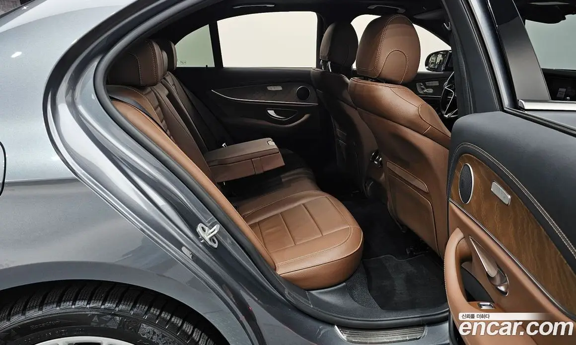 Mercedes-Benz E-Class 2023 2.0 автомат (гидро), фото 17