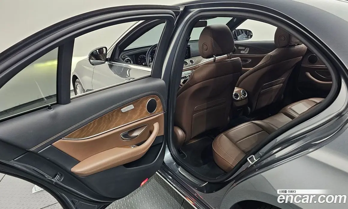 Mercedes-Benz E-Class 2023 2.0 автомат (гидро), фото 26