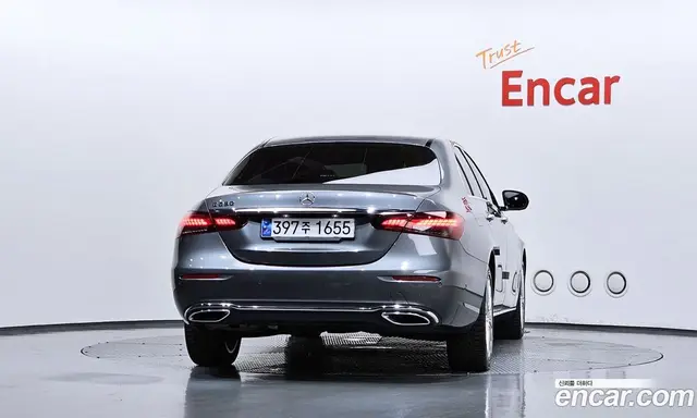 Mercedes-Benz E-Class 2023 2.0 автомат (гидро), миниатюра 4